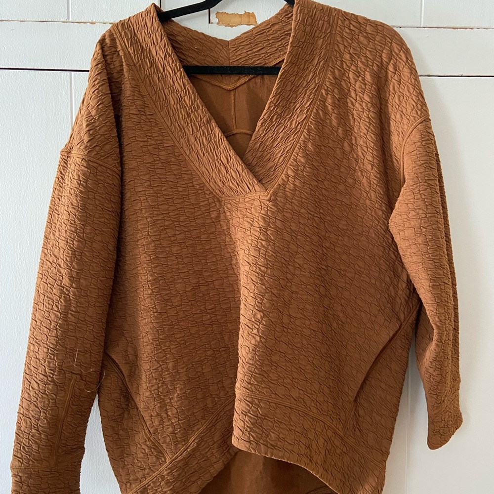 Lululemon pullover, never worn before